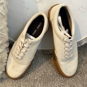 TOMS Cream Canvas Lace-Up Sneakers with Gum Sole